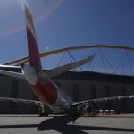 Un avión de Iberia en el aeropuerto de Barajas.