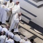 El Papa explicó que para entender la realidad «nos debemos "descolocar", ver las cosas desde puntos de vista diferentes»