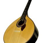Fotografía facilitada por el Museu do Fado de Lisboa que muestra una guitarra portuguesa, símbolo de la cultura lusitana y embajadora de Portugal en el extranjero.