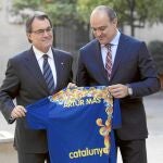 Artur Mas, recibió ayer al presidente de la Federación Catalana de Fútbol, Andreu Subies, para expresarle su respaldo a la causa y para confirmarle su asistencia al partido amistoso que Cataluña jugará contra Nigeria el próximo 2 de enero