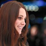 COMPARTE ESTILISTA CON SU SUEGRA. Kate decidió darse una sesión de seis horas en la peluquería a la que era asidua Lady Di tras descubrir sus incipientes canas