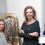 Rocío Pascual, Mayrén Beneyto y Sandra Muñoz, con el disco donde se han grabado sus pasodobles