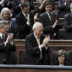 La bancada popular aplaude la intervención del presidente del Gobierno, Mariano Rajoy.