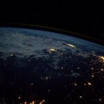 Así lucía Brasil de noche horas antes del incio de su Mundial: Sao Paulo (luces más alejadas) y Rio de Janeiro (centro).