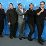De izquierda a derecha, Bill Murray, John Goodman, George Clooney, Jean Dujardin y Matt Damon, durante la presentación de la película en la Berlinale.