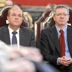José Antonio Monago y Alberto Ruiz-Gallardón, ayer, en la toma de posesión del vicepresidente del Tribunal Supremo