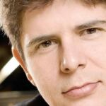 El pianista Javier Perianes demostró su magistral talento para interpretar las piezas de este concierto