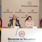 Jesús Julio Carnero, junto a Jesús García Gallo, Marta Varas y Fernando Company, tras sellar el acuerdo