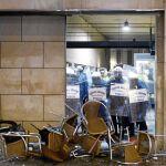 Los agentes de la Guardia Urbana escondidos en la comisaría ante la imposibilidad de controlar a los manifestantes