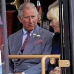 El príncipe Carlos y su esposa, Camila, en una visita a Irlanda del Norte