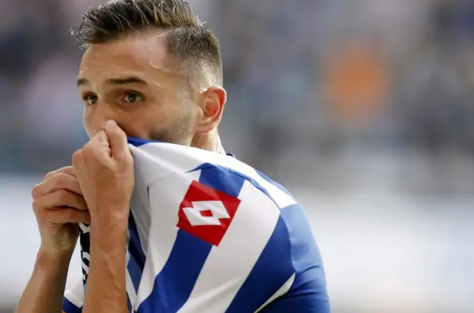 3-0. El Deportivo resurge y el Valencia cede segunda plaza 3-0. El Deportivo resurge y el Valencia cede segunda plaza