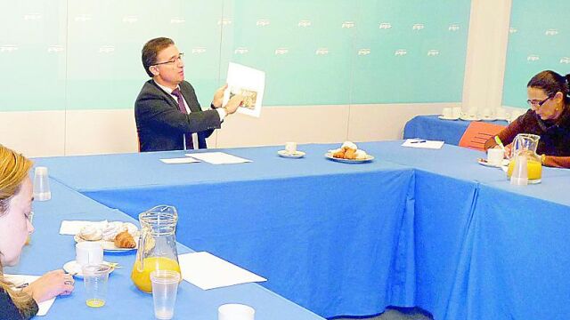 Serafín Castellano, ayer durante un desayuno con la prensa