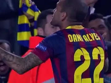 Alves, ¿celebración o reproche? Alves, ¿celebración o reproche?