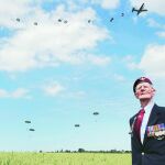 Campo de batalla: El veterano de guerra británico Frederick Glover, ayer en Normandia, donde combatió hace 70 años.