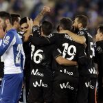 Los jugadores del Eibar celebran su segundo gol ante el RCD Espanyol, obra del defensa Eneko Bóveda