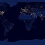 La iluminación nocturna revela el diferente grado de desarrollo de unos países y otros. También permite observar el favoritismo regional de los líderes con su tierra.