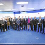De izquierda a derecha, Fernando García Sánchez, Francisco Marhuenda, Javier González Ferrari, Joaquín Parera, Gloria Lomana, Mauricio Casals, Jorge Fernández Díaz, Alfonso Ussía, Manuel Mestre Barea, Víctor Regalado, Ana Pastor, Pedro Morenés, Guillermo Plata Pérez, Carolina Marín, Antonio Romero, Rafael Ruiz, Alejandro Blanco, Francisco de Bergia González y Carlos Fitz-James Stuart y Martínez de Irujo, ayer tras la entrega de los premios