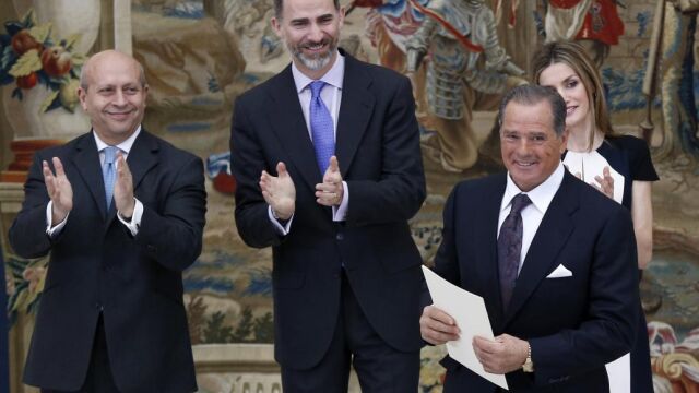 Paco Ojeda recogió el galardón de manos de la Reina