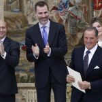 Paco Ojeda recogió el galardón de manos de la Reina