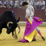 Media muy torera de Ginés Marín al sexto de la tarde