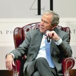 Los secretosde papá. George W. Bush, durante la presentación de la biografía de su padre