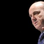 El ministro de Economía, Luis de Guindos, ayer, durante su intervención en el Foro Navarra y Economía, en Pamplona