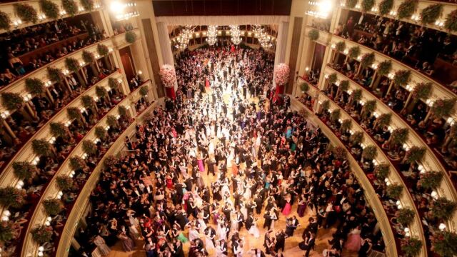 Criticado por algunos como anacrónico, «el baile de todos los bailes» sigue siendo un acontecimiento clave para la alta sociedad
