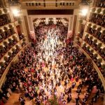 Criticado por algunos como anacrónico, «el baile de todos los bailes» sigue siendo un acontecimiento clave para la alta sociedad