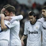 Di María y Khedira acuden a celebrar con sus compañeros un gol