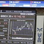 Paneles informativos en la bolsa de Madrid