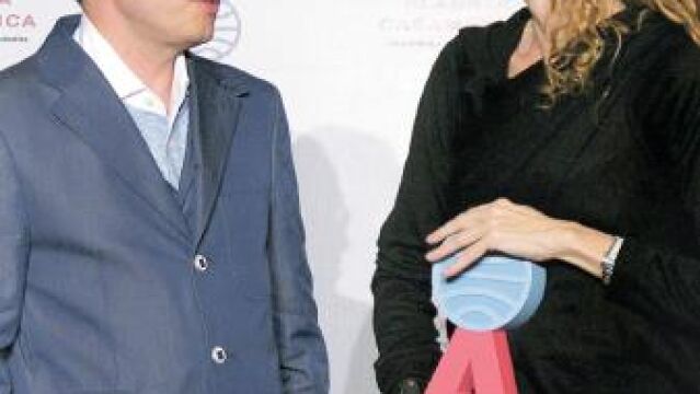 Ángela Becerra, junto al finalista, Pedro Ángel Palou, se encerró en un hotel de Florencia para escribir «Ella, que todo lo tuvo»