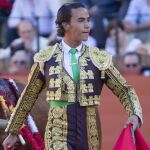José Ruiz Muñoz, durante su faena al tercer novillo de la tarde, ayer, en el coso de Cuatro Caminos