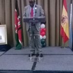 El embajador Bramwel W. Kisuya, se dirige a los invitados por el día nacional de su país.