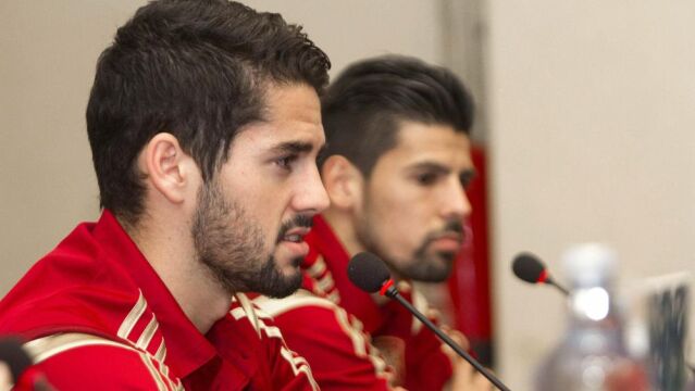 Isco, junto a Nolito, durante la rueda de prensa.