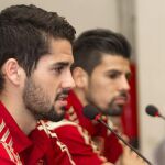 Isco, junto a Nolito, durante la rueda de prensa.