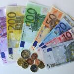 El euro se hunde a mínimos desde abril de 2003 frente al dólar