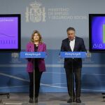 La secretaria de Estado de Empleo, Engracia Hidalgo y el secretario de Estado para la Seguridad Social, Tomás Burgos, durante la rueda de prensa en la que anunciaron que los datos de paro