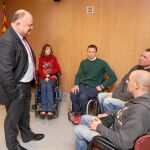 Sergi Loughney, con pacientes con lesión de médula