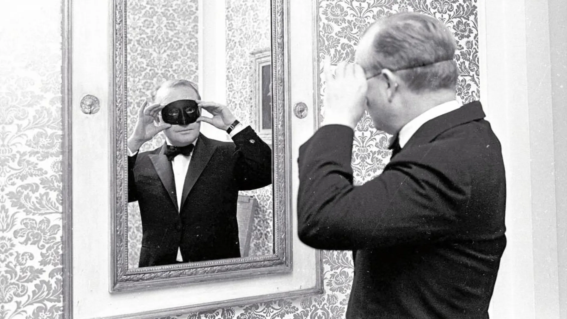 TRAS LA MÁSCARA. Truman Capote fue conocido por su afición a las fiestas, donde mostraba su lado más divertido y perverso