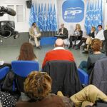 Esteban Bravo, junto a los miembros de la mesa de evaluación