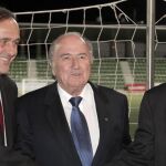 Ángel María Villar (d), junto al Presidente de la FIFA, Joseph Blatter, y el de la UEFA, Michel Platini.
