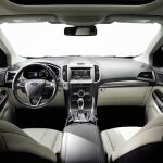 Cuenta con la tecnología de Atenuación activa de ruido, que utiliza tres micrófonos y genera ondas sonoras opuestas dirigidas a través del sistema de audio que mejoran el sonido del motor en general y el ambiente del habitáculo.
