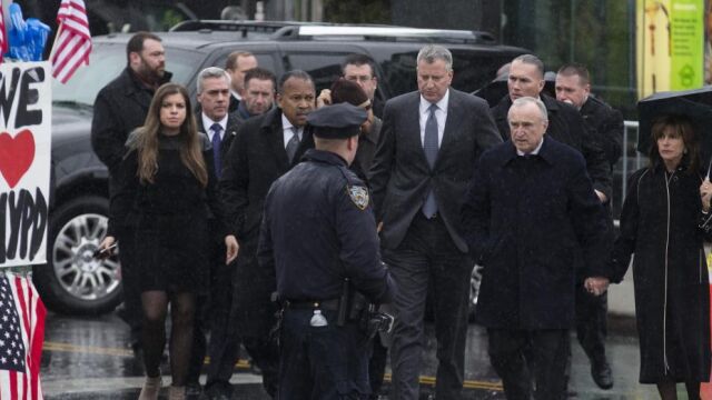 El alcalde de Nueva York, Bill de Blasioacude al velatorio