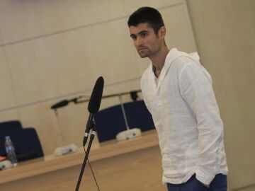 El etarra Beinat Aguinagalde durante el juicio que se celebr&oacute; en la Audiencia Nacional, por asesinar a tiros al concejal del PSOE en Arrasate (Gipuzkoa) Isa&iacute;as Carrasco, el 7 de marzo de 2008