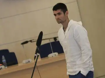 El etarra Beinat Aguinagalde durante el juicio que se celebró en la Audiencia Nacional, por asesinar a tiros al concejal del PSOE en Arrasate (Gipuzkoa) Isaías Carrasco, el 7 de marzo de 2008 El etarra Beinat Aguinagalde durante el juicio que se celebró en la Audiencia Nacional, por asesinar a tiros al concejal del PSOE en Arrasate (Gipuzkoa) Isaías Carrasco, el 7 de marzo de 2008