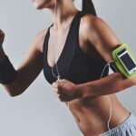 Una mujer practicando el running