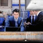 González presentó ayer en las cocheras de Metro de Villaverde un sistema de conducción que ahorrará 4 millones de euros