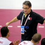 Valero Rivera, otrora seleccionador de España, se sienta mañana en el banquillo rival, frente a su hijo