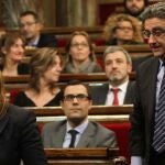 La presidenta del PPC, Alicia Sánchez-Camacho, y los diputados de esta formación abandonan el hemiciclo tras la votación