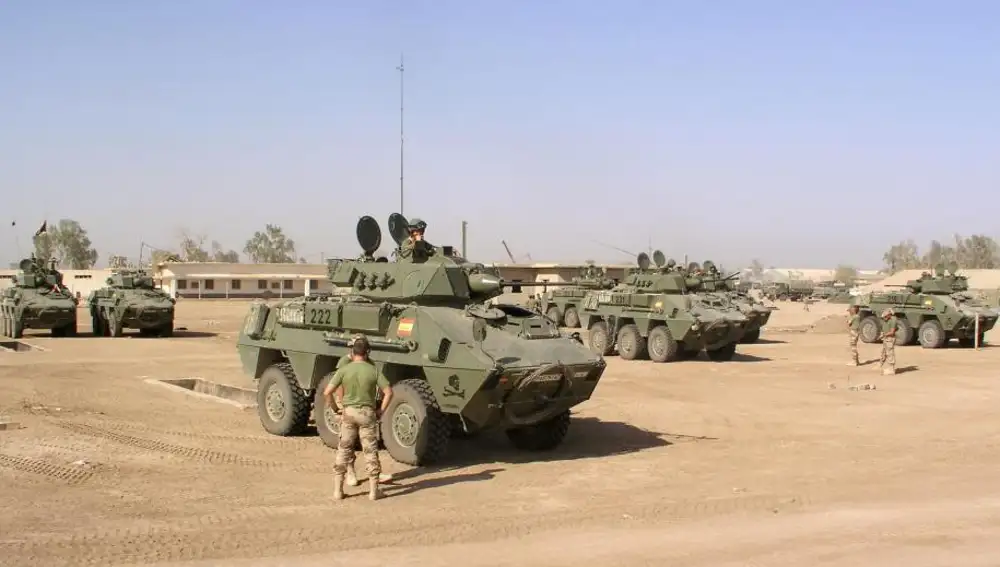 Fotografía de archivo de vehiculos blindados de las unidades del ejercito español en “Base España” en Diwaniya, al sur de Irak